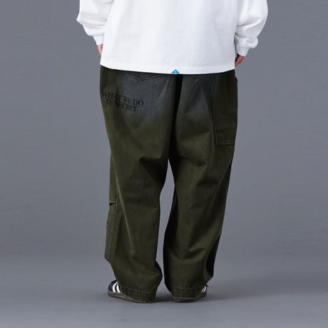 HANDWRITING PRINT CHINO SARROUEL PANTS