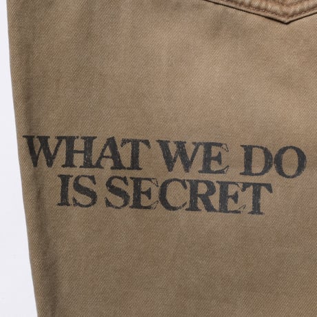 HANDWRITING PRINT CHINO SARROUEL PANTS