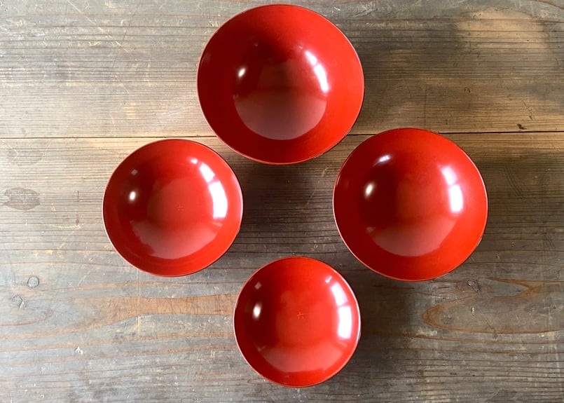 能登蔵出し 輪島塗 朱漆 入れ子 四つ椀 5客 / 時代 朱塗 漆器椀 四つ組椀 能登蔵出し 輪島塗 朱漆 入れ子 四つ椀 5客 / 時代 朱塗 漆器椀 四つ組