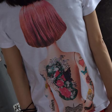 RARETE (ラルテ) 人形 後ろ姿 Tatoo Tシャツ ホワイト 星柄 star バックプリント　ボックスロゴ