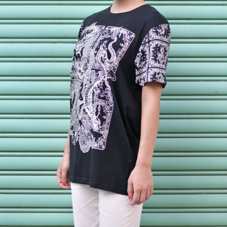 BRAVE SOUL ブレイブソウル ペイズリー パネル バンダナ柄 東洋 オリエンタル ドラゴン 龍 モノトーン Tシャツ UKストリート Mサイズ