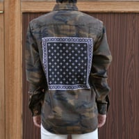 エイソス asos バンダナ柄 バックプリント ウッドランド カモフラ 迷彩 シャツ 入手困難 イギリス王室 キャサリン妃 愛用ブラウンド S