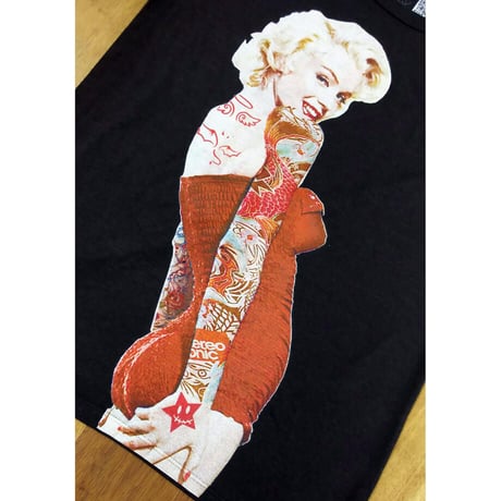 RARETE (ラルテ) マリリン モンロー 赤 ドレス タトゥー Tシャツ スミクロ 星柄 star