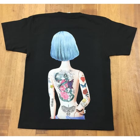 RARETE (ラルテ) 人形 後ろ姿 Tatoo Tシャツ ブラック 星柄 star バックプリント　ボックスロゴ