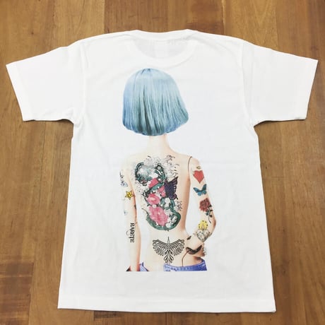 RARETE (ラルテ) 人形 後ろ姿 Tatoo Tシャツ ホワイト 星柄 star バックプリント　ボックスロゴ