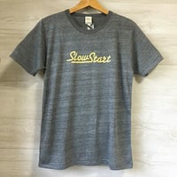 Slow Start ロゴTシャツ（ヘザーチャコール）