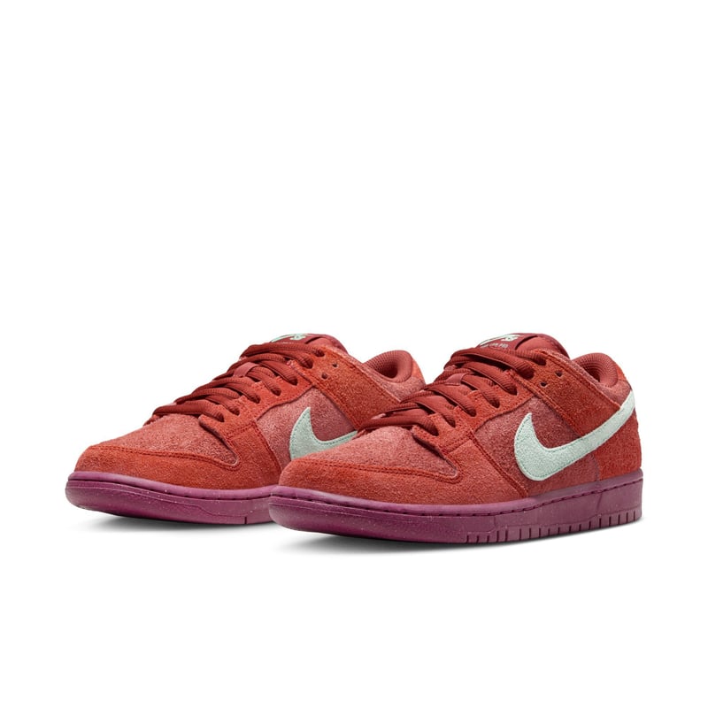 NIKE SB / DUNK LOW PRO PRM - MYSTIC RED / EMERA