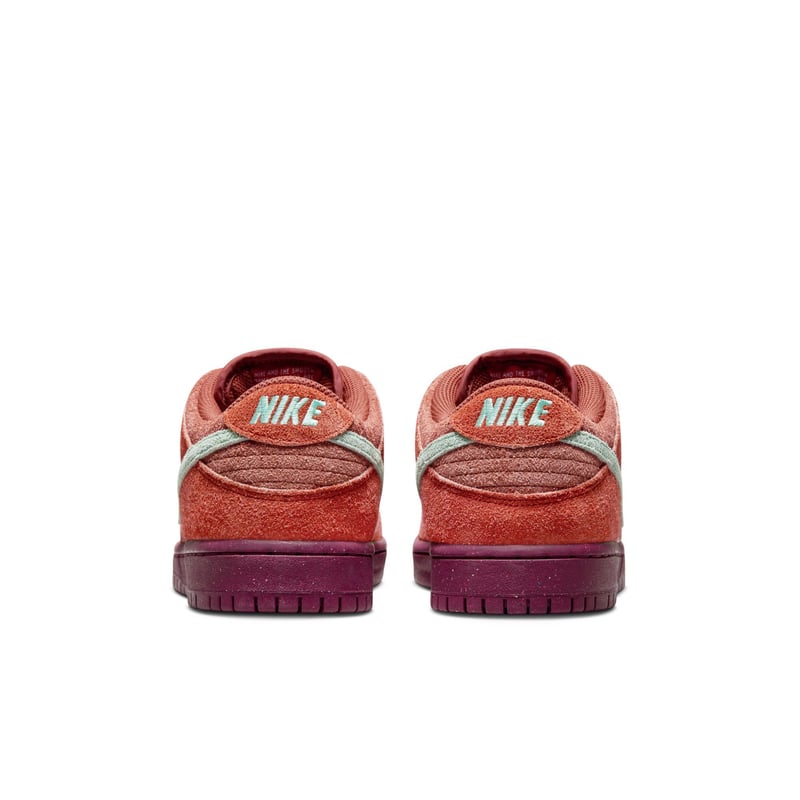NIKE SB / DUNK LOW PRO PRM - MYSTIC RED / EMERA