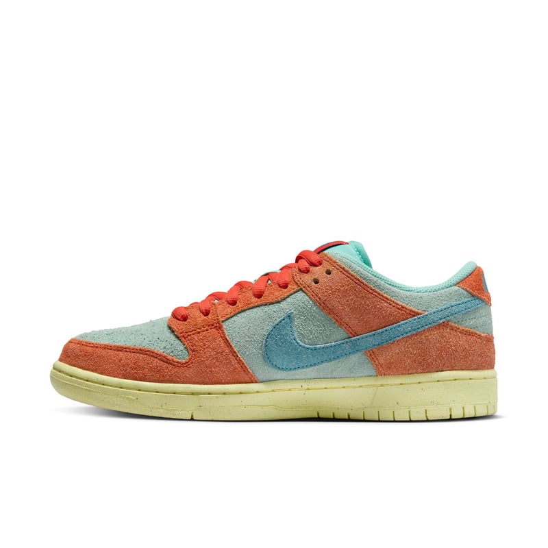 NIKE SB / DUNK LOW PRO PRM - MYSTIC RED / EMERA