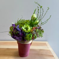 季節のお花で作るアレンジメント