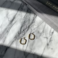 twist design hoop pierce _ gold
