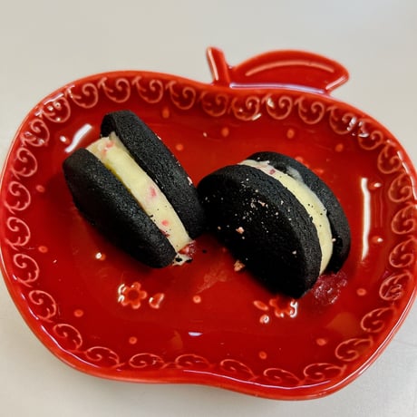 石炭クッキーバターサンド