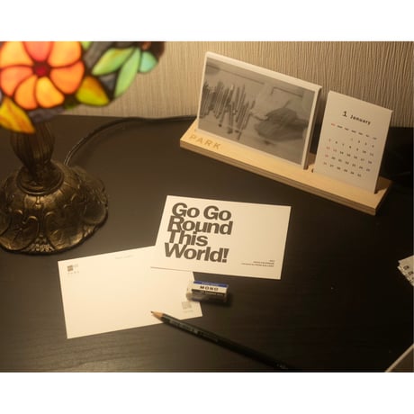 【 NEW 】 PARK GALLERY × 間峠武蔵 | ORIGINAL CALENDAR『Go Go Round This World！2025』