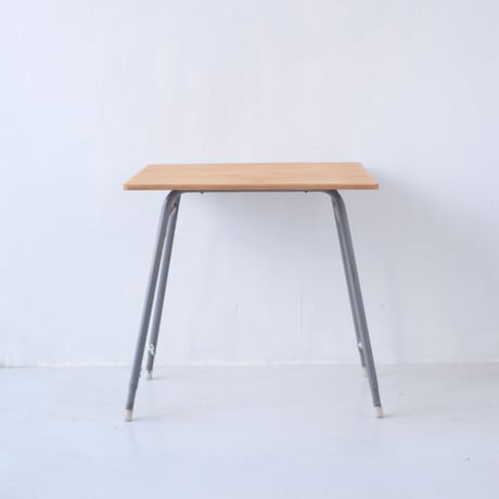 高さ調節のできる作業台 A（天板明るめ／新しい調節金具）/st.979