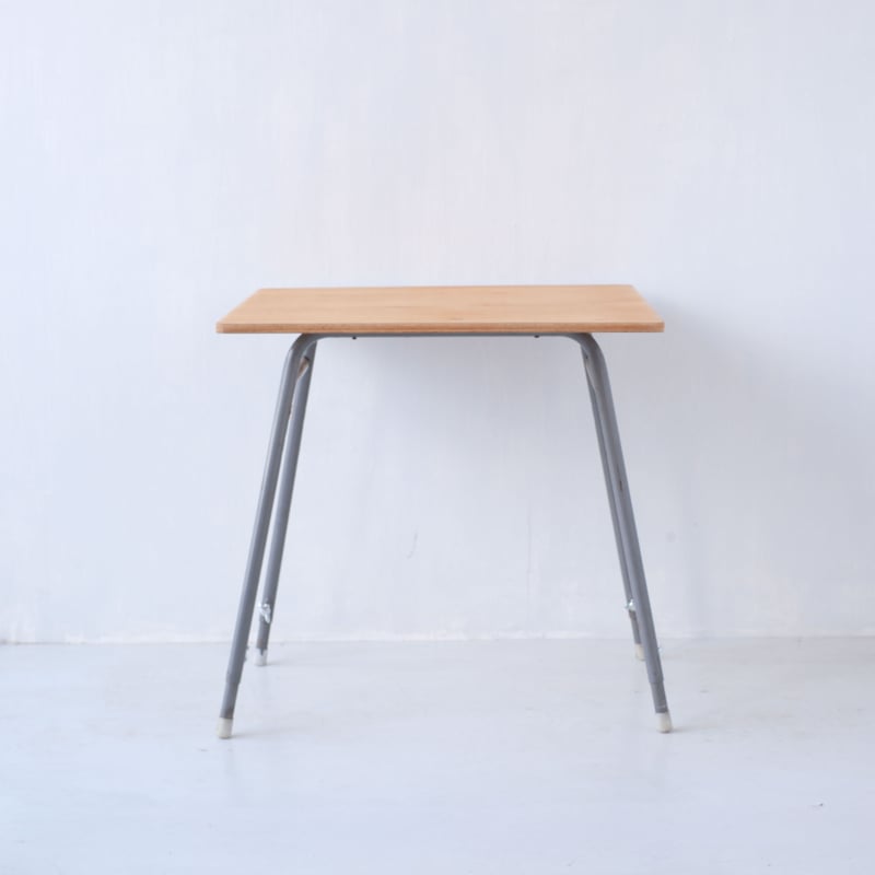 高さ調節のできる作業台 A（天板明るめ／新しい調節金具）/st.979