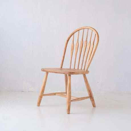 シンプルだからこそ匠の美しさが光る 柏木工のウィンザーチェア/st.1144