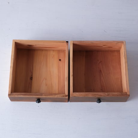 暮らし整う　二杯の抽斗を備えた小ぶりな収納家具/st.1019
