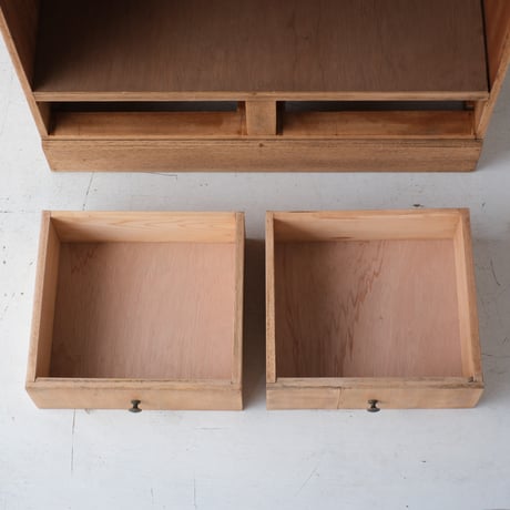 「当たり前」がちょうどいい、静かな佇まいの木製棚/sa.1046