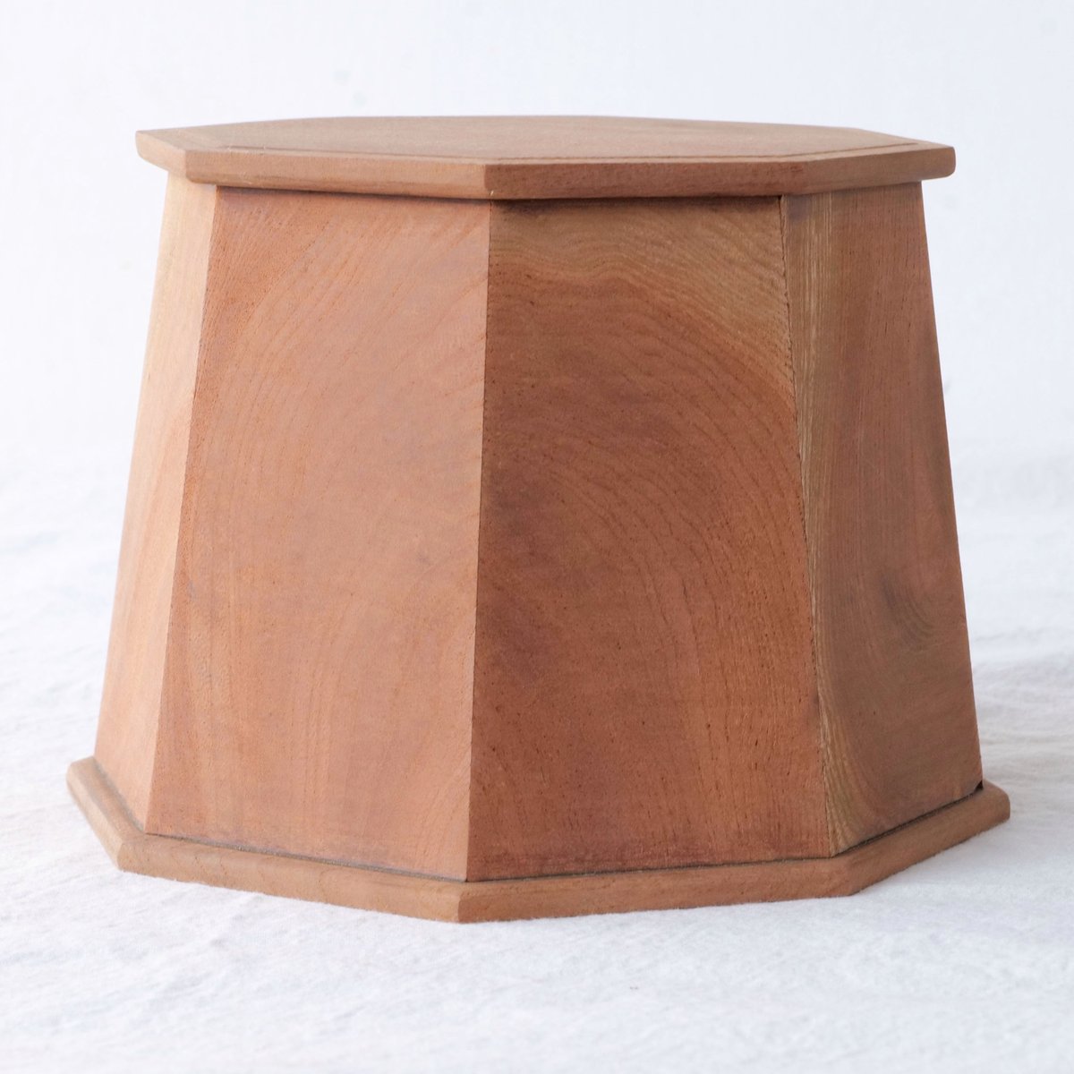 木製 飾り台 不規則な形 茶色 1935年製のけやきの木でできた八角形の飾り台【A】/st.774