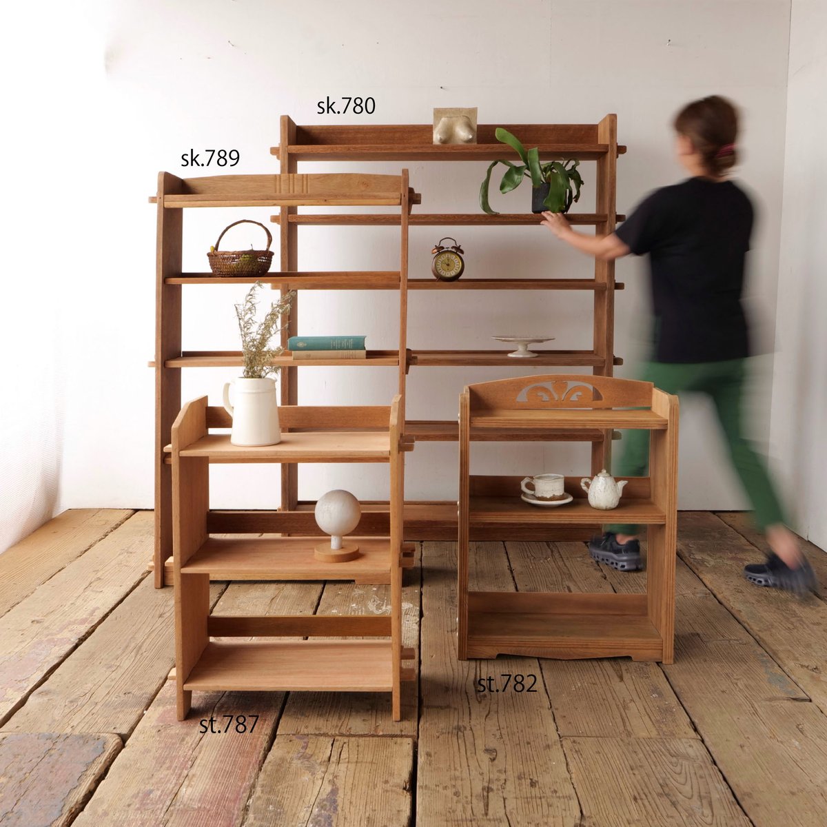 くさびの木製本棚 くさびの木製本棚が ゆったり魅せるヴィンテージの風格 /sk.780