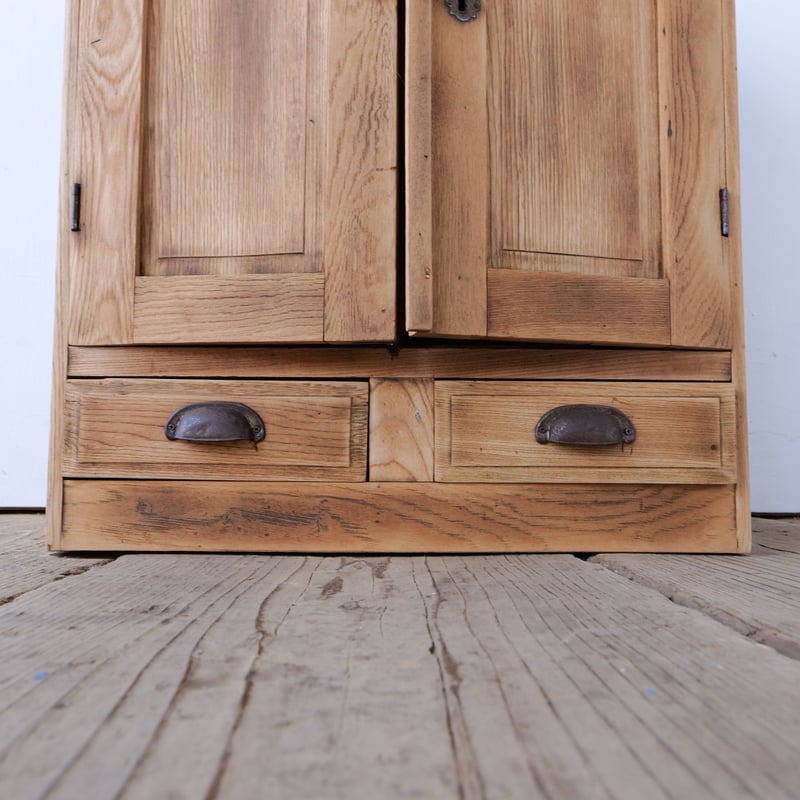 端正な造形がモダンな小型木製キャビネット/st.849 | SLOWHAND DEPARTMENT