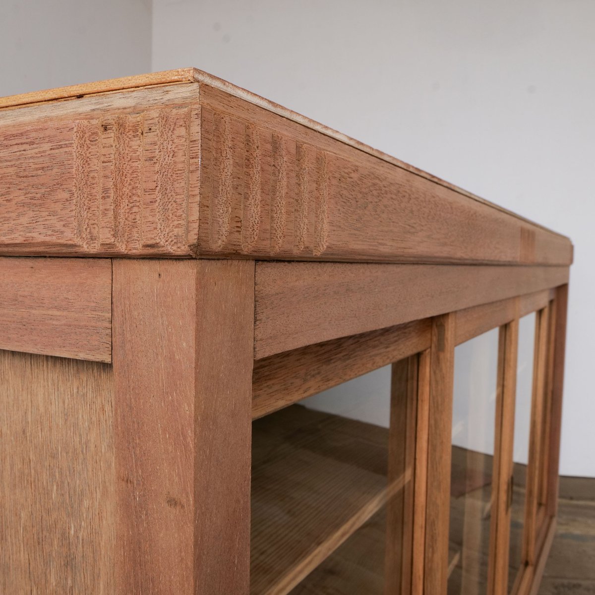 無垢材を贅沢に使った引き戸ガラスのローボード/sk.775 | SLOWHAND