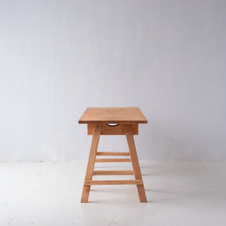 コンパクトに収納できる 作業馬を脚にした欅天板の展示台/sa.1263'B