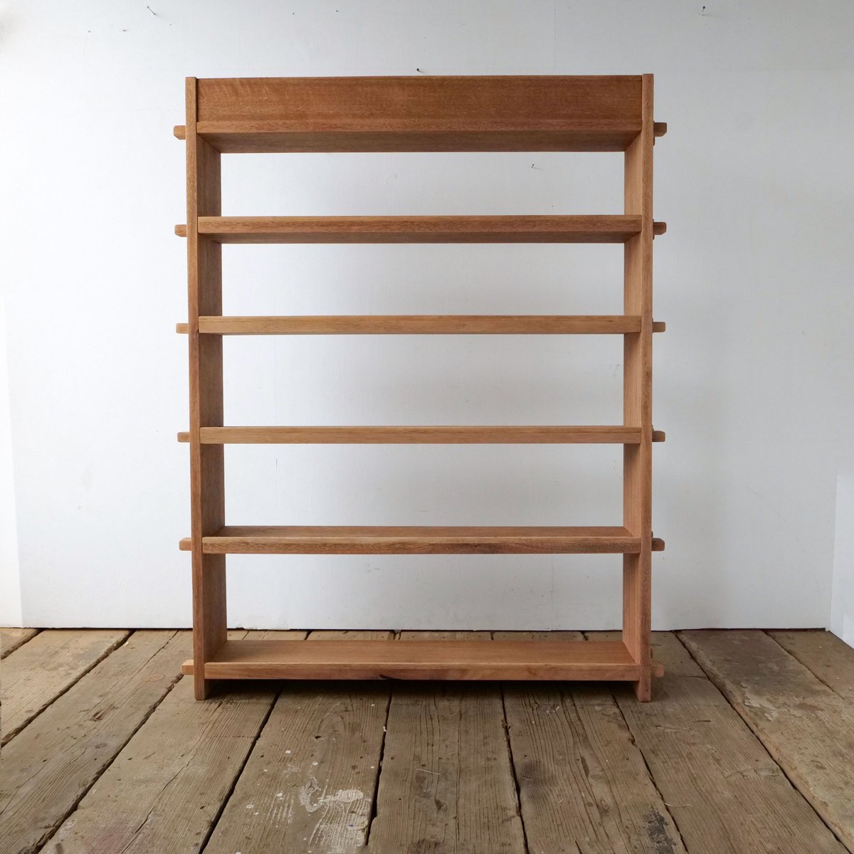 ヴィンテージ風　本棚　木製棚 くさびの木製本棚が ゆったり魅せるヴィンテージの風格 /sk.780