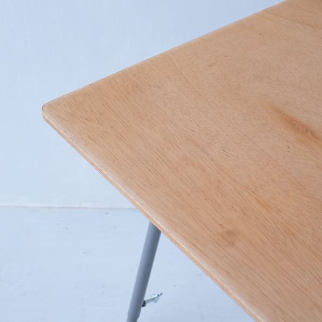 高さ調節のできる作業台 A（天板明るめ／新しい調節金具）/st.979