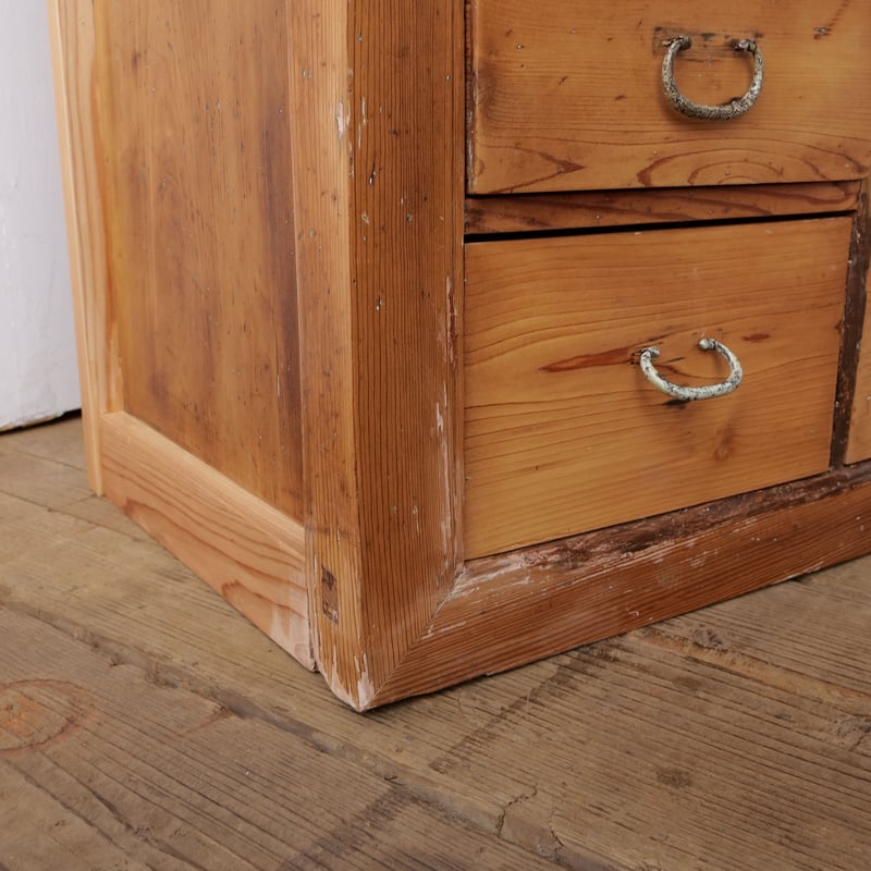 高さ違いの抽斗が整然と並ぶ28杯の薬箪笥/sk.768 | SLOWHAND DEPARTMENT