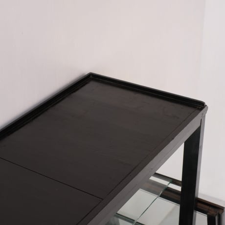 艶やかなブラックカラーが美しいガラスショーケース/sa.1017