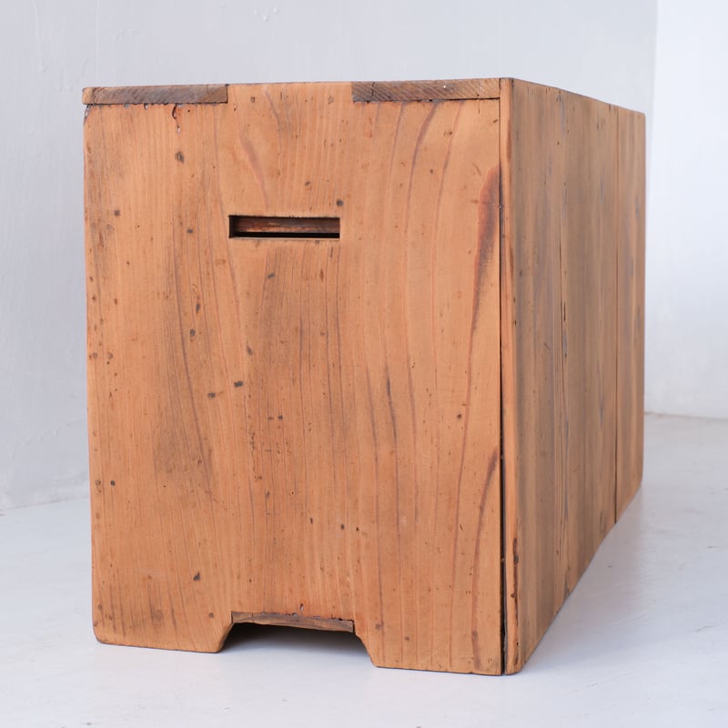 100年前の意匠に心惹かれる、12杯の小型箪笥/st.978 | SLOWHAND DEPAR