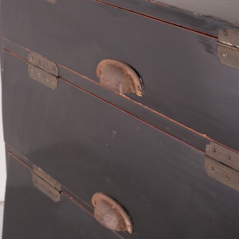 パタパタ開く扉が楽しい 漆塗りの小さな収納棚 st.1082 | SLOWHAND