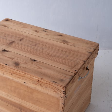 剥離加工で現れた木目や木肌が味わい深い 取手のついた白木の茶箱/st.1259