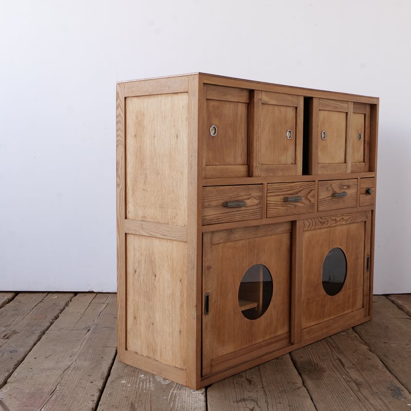 キャビネット 丸窓デザインがかわいらしい多機能キャビネット/sk.766