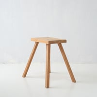 展示台としても使える シンプルな木製角スツール/st.1123