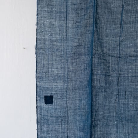 丸、四角く、繕い跡があたたかい 藍色の蚊帳生地古布 　130×63cm/st.1217