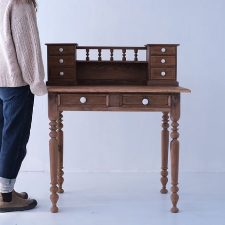 気品あるろくろ脚のライティングデスク+卓上棚のセット/sa.946