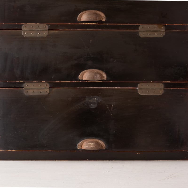 パタパタ開く扉が楽しい 漆塗りの小さな収納棚 st.1082 | SLOWHAND