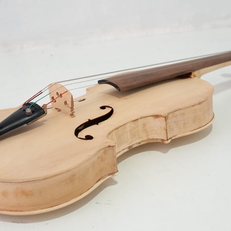滑らかな白木の質感がやさしい表情のバイオリンオブジェ・弓付き/st.1085