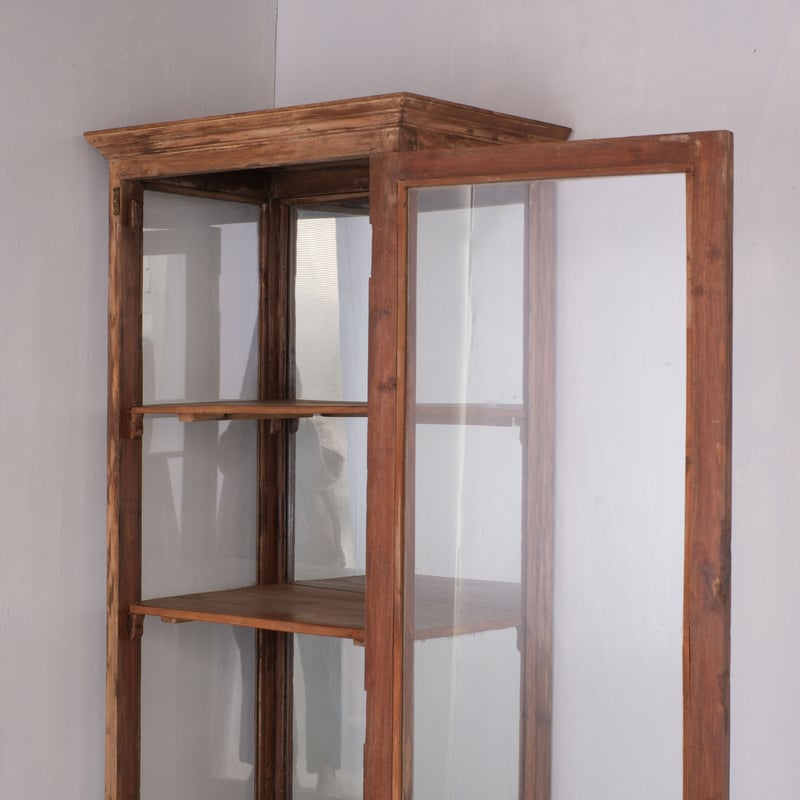 背面が鏡仕立てになった4段のオールドチークショーケース/sa.975