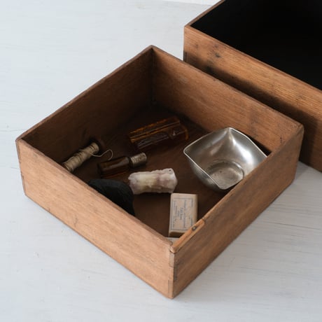 使い込まれた自然な丸みがやさしい 100年前の木製おかもち/st.1058