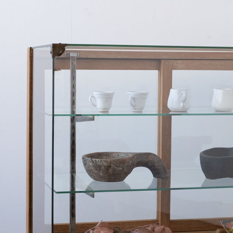 木の温もりと透明感が絶妙なバランスのガラスショーケース/sk