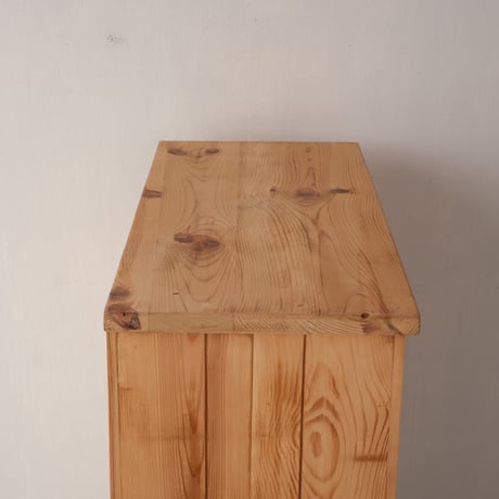 細部に宿るこだわりで魅せる 4段の木製シェルフ/sa.1051
