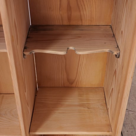 木の表情がやさしく息づく6部屋の小さなシェルフ /sa900