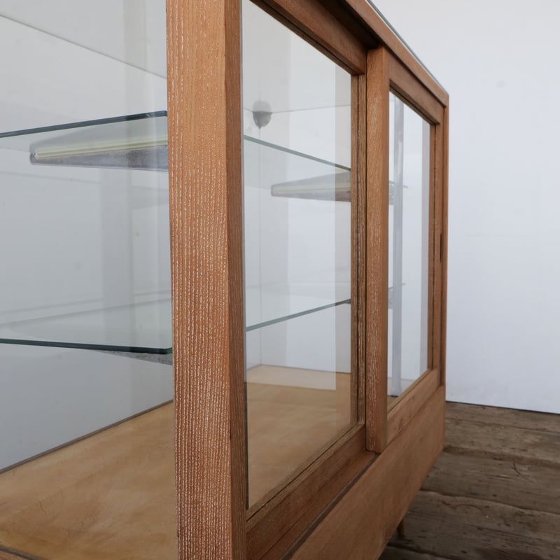 木製彫刻 伝統的な風景　ガラスケース入 木製彫刻 伝統的な風景 ガラスケース入