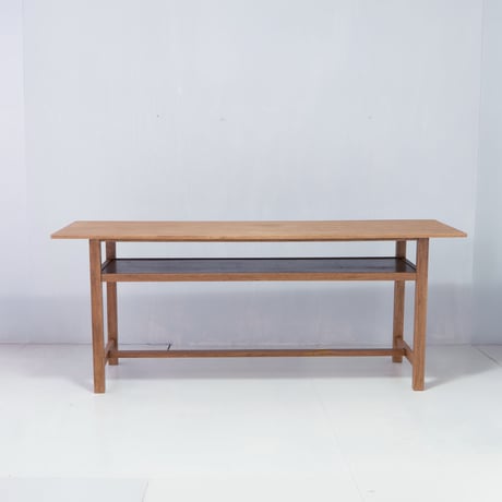 ぴったりの居場所を見つけたい、棚板を備えたロングテーブル/sa.1084