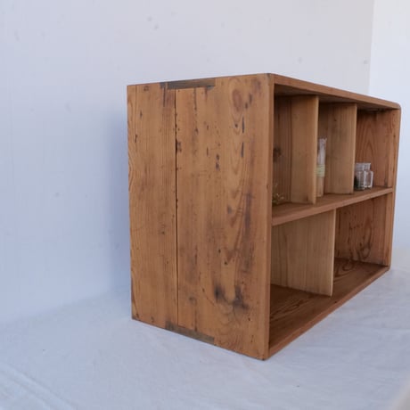 縦・横どちらにも使える、５部屋の木製棚/st.840