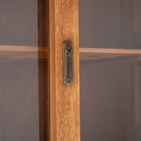 整然と並ぶ32杯の抽斗に、木工の技が息づく抽斗付きの棚/sa.1155'E