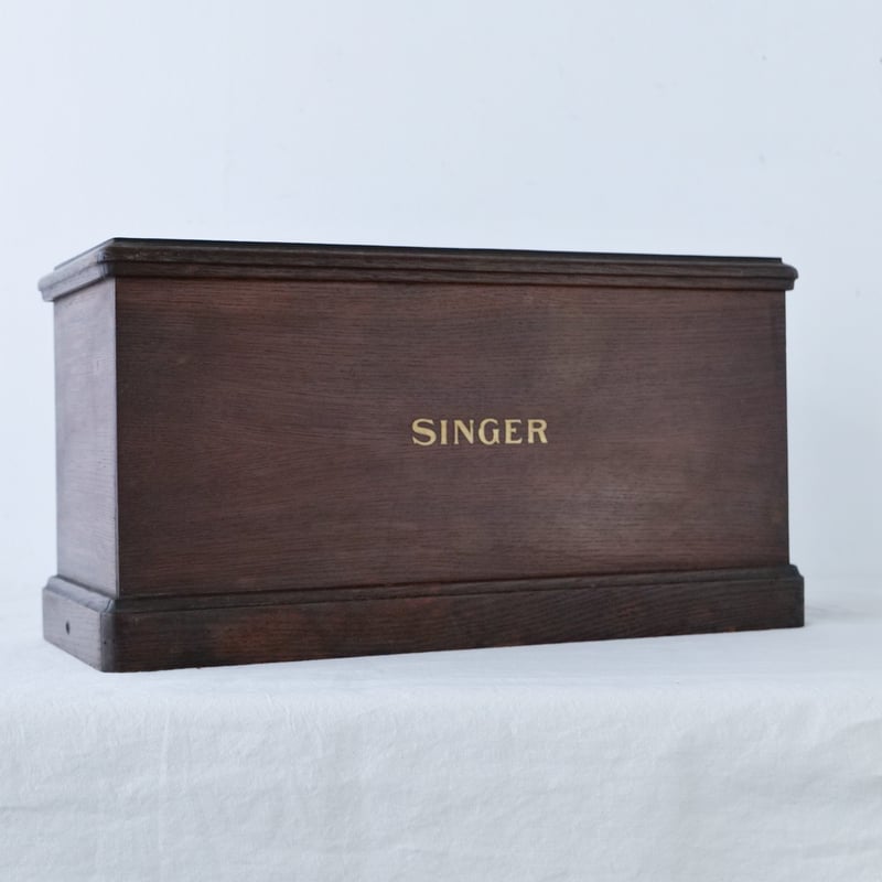 AKa6705　シンガー　ＳＩＮＧＥＲ　ミシン　木製ケース SINGERのロゴが入った木製のミシンカバー/st.886 | SLOWHAND DEPART